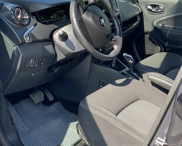 Рено Зое, объемом двигателя 0 л и пробегом 117 тыс. км за 10500 $, фото 4 на Automoto.ua