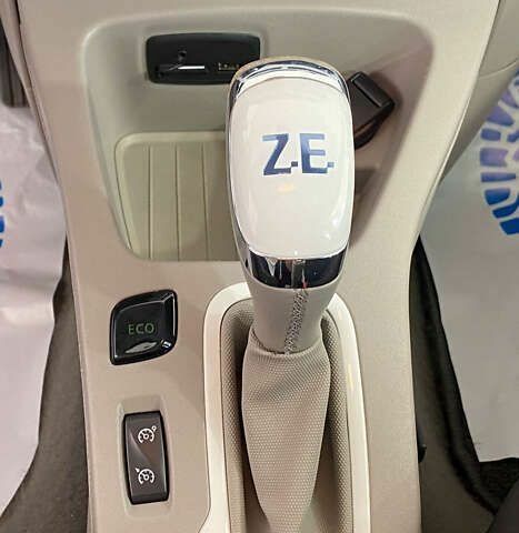 Рено Зое, объемом двигателя 0 л и пробегом 142 тыс. км за 8950 $, фото 17 на Automoto.ua
