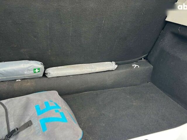 Рено Зое, объемом двигателя 0 л и пробегом 140 тыс. км за 9300 $, фото 24 на Automoto.ua