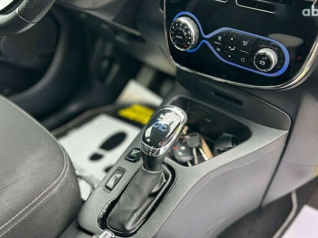 Рено Зое, объемом двигателя 0 л и пробегом 140 тыс. км за 9300 $, фото 12 на Automoto.ua