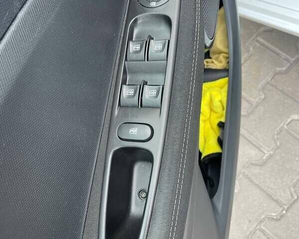 Рено Зое, объемом двигателя 0 л и пробегом 70 тыс. км за 10200 $, фото 23 на Automoto.ua