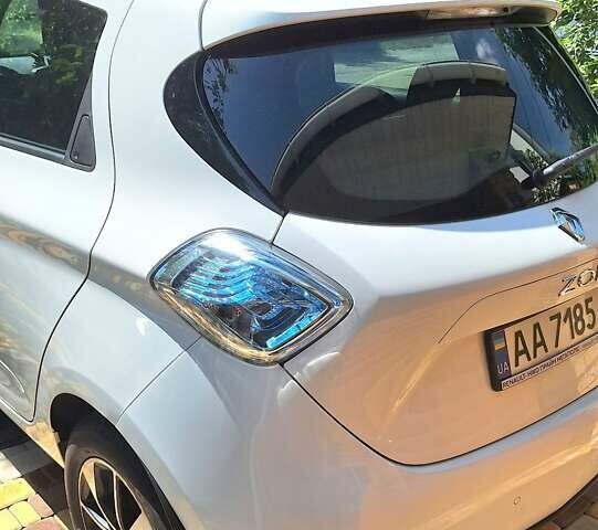 Рено Зое, объемом двигателя 0 л и пробегом 141 тыс. км за 9900 $, фото 22 на Automoto.ua
