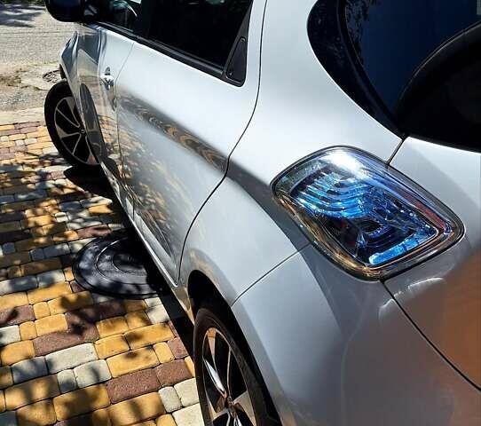 Рено Зое, объемом двигателя 0 л и пробегом 141 тыс. км за 9900 $, фото 1 на Automoto.ua