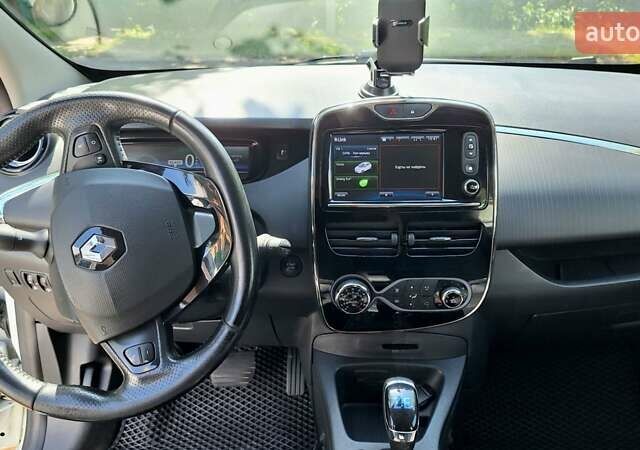 Рено Зое, объемом двигателя 0 л и пробегом 141 тыс. км за 9900 $, фото 13 на Automoto.ua