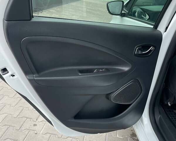 Рено Зое, объемом двигателя 0 л и пробегом 70 тыс. км за 10200 $, фото 25 на Automoto.ua