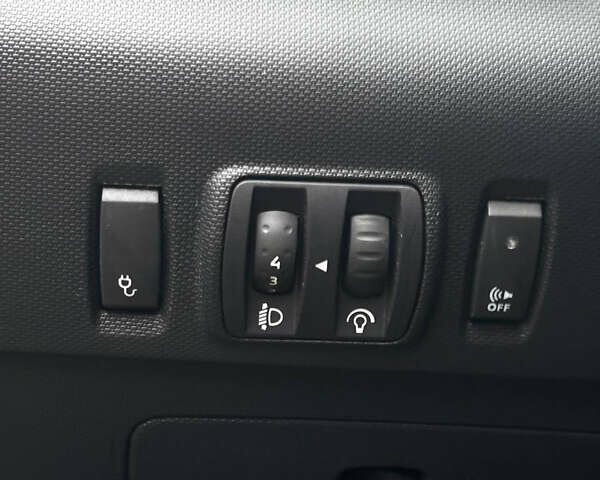 Рено Зое, объемом двигателя 0 л и пробегом 130 тыс. км за 10500 $, фото 7 на Automoto.ua