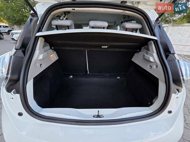 Рено Зое, объемом двигателя 0 л и пробегом 29 тыс. км за 10500 $, фото 25 на Automoto.ua