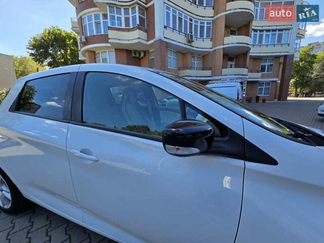 Рено Зое, объемом двигателя 0 л и пробегом 29 тыс. км за 10500 $, фото 6 на Automoto.ua