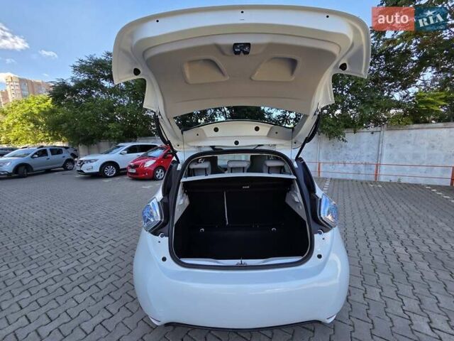 Рено Зое, объемом двигателя 0 л и пробегом 29 тыс. км за 10500 $, фото 26 на Automoto.ua