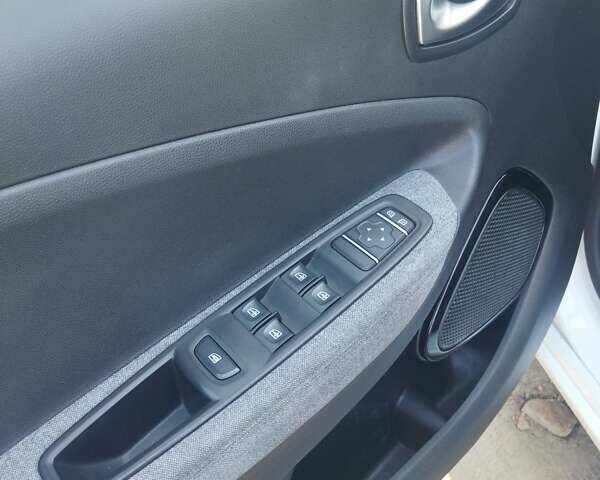 Рено Зое, объемом двигателя 0 л и пробегом 134 тыс. км за 11000 $, фото 5 на Automoto.ua
