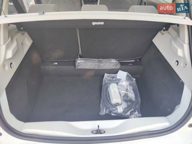 Рено Зое, объемом двигателя 0 л и пробегом 59 тыс. км за 12500 $, фото 31 на Automoto.ua