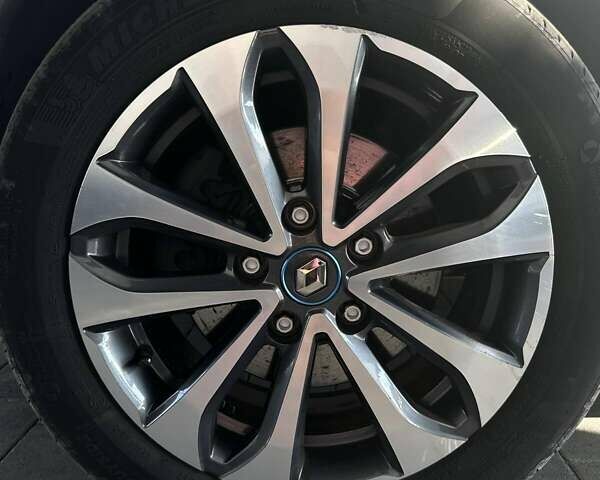 Рено Зое, объемом двигателя 0 л и пробегом 144 тыс. км за 13200 $, фото 4 на Automoto.ua