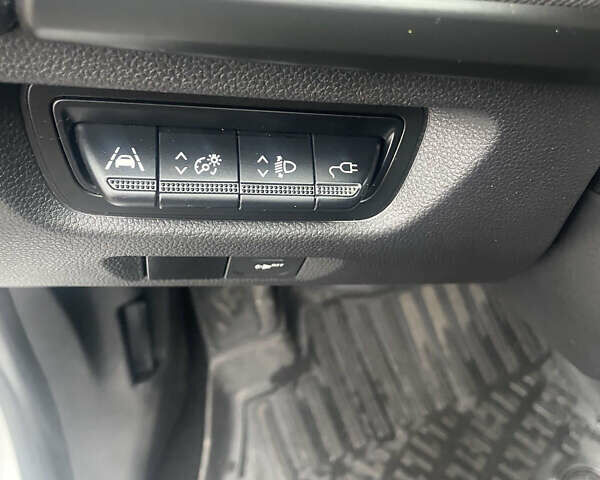 Рено Зое, объемом двигателя 0 л и пробегом 111 тыс. км за 11300 $, фото 12 на Automoto.ua