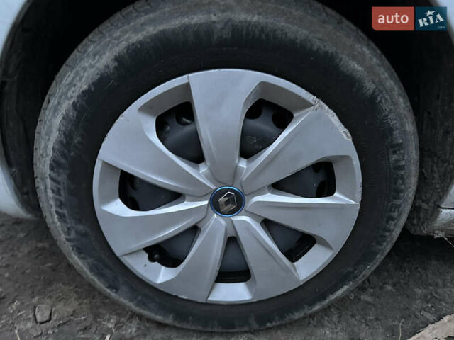 Рено Зое, объемом двигателя 0 л и пробегом 27 тыс. км за 12300 $, фото 5 на Automoto.ua