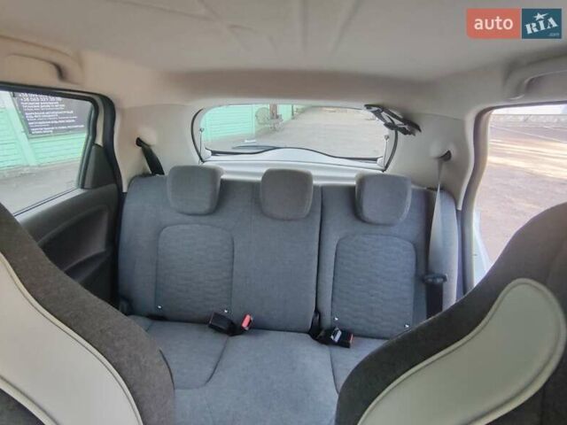 Рено Зое, объемом двигателя 0 л и пробегом 59 тыс. км за 12500 $, фото 30 на Automoto.ua