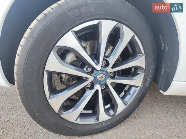 Рено Зое, объемом двигателя 0 л и пробегом 59 тыс. км за 12500 $, фото 42 на Automoto.ua