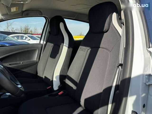 Рено Зое, объемом двигателя 0 л и пробегом 44 тыс. км за 11500 $, фото 18 на Automoto.ua