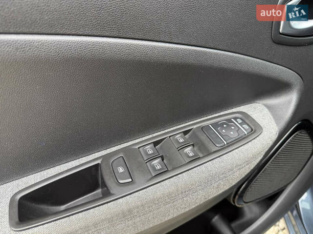 Рено Зое, объемом двигателя 0 л и пробегом 153 тыс. км за 11800 $, фото 14 на Automoto.ua