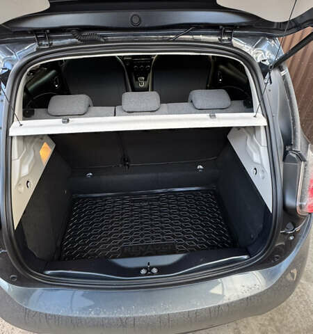 Рено Зое, объемом двигателя 0 л и пробегом 46 тыс. км за 13200 $, фото 8 на Automoto.ua