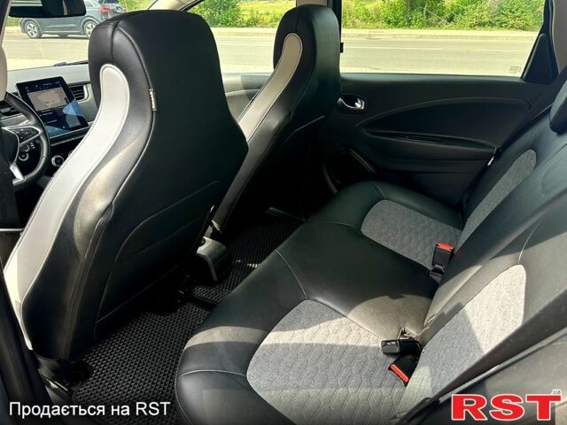 Рено Зое, объемом двигателя 80 л и пробегом 39 тыс. км за 13500 $, фото 5 на Automoto.ua