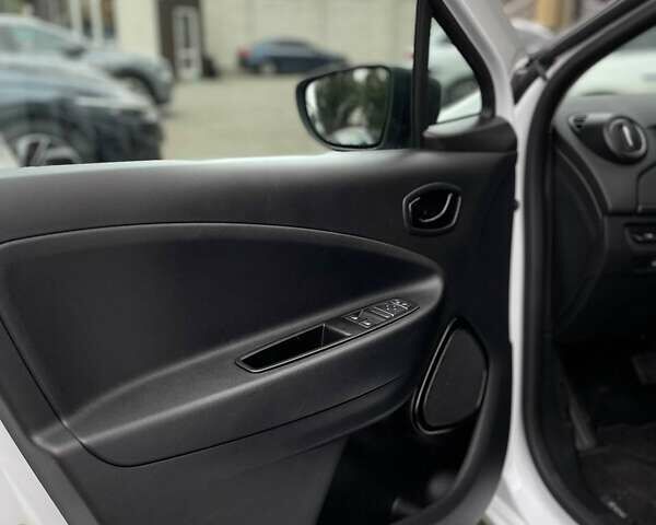Рено Зое, объемом двигателя 0 л и пробегом 35 тыс. км за 13199 $, фото 20 на Automoto.ua