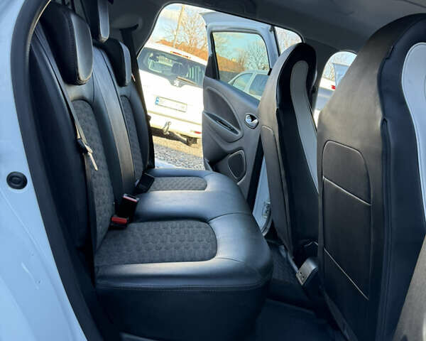 Рено Зое, объемом двигателя 0 л и пробегом 86 тыс. км за 13999 $, фото 29 на Automoto.ua