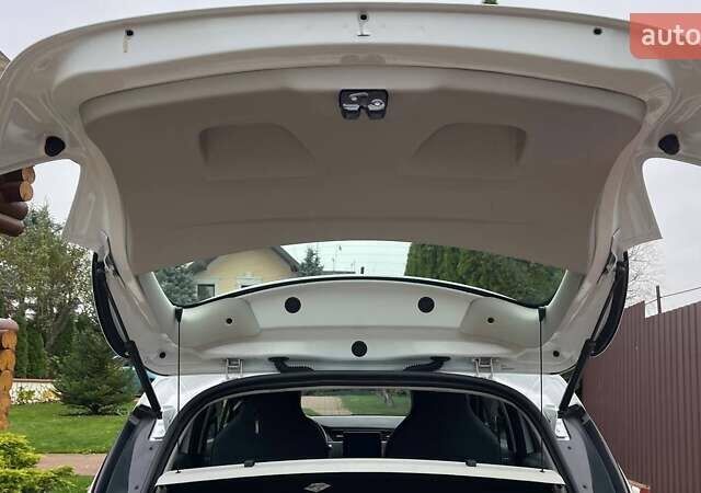 Рено Зое, объемом двигателя 0 л и пробегом 123 тыс. км за 11700 $, фото 25 на Automoto.ua