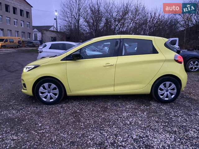 Желтый Рено Зое, объемом двигателя 0 л и пробегом 16 тыс. км за 11200 $, фото 1 на Automoto.ua