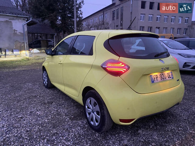 Желтый Рено Зое, объемом двигателя 0 л и пробегом 16 тыс. км за 11200 $, фото 2 на Automoto.ua