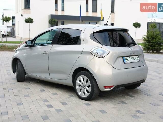 Серый Рено Зое, объемом двигателя 0 л и пробегом 191 тыс. км за 6400 $, фото 3 на Automoto.ua