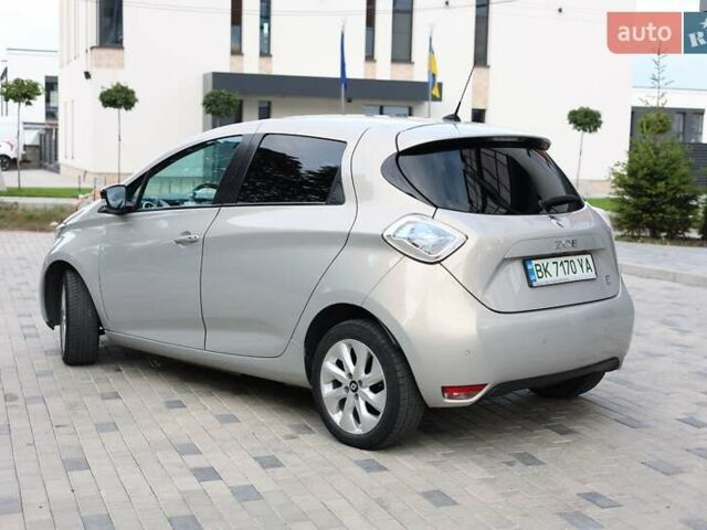 Серый Рено Зое, объемом двигателя 0 л и пробегом 191 тыс. км за 6400 $, фото 6 на Automoto.ua
