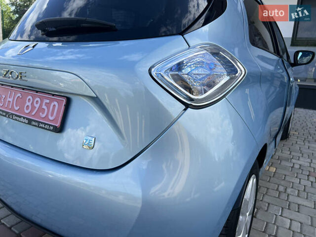 Серый Рено Зое, объемом двигателя 0 л и пробегом 150 тыс. км за 6100 $, фото 75 на Automoto.ua