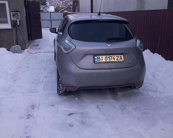Серый Рено Зое, объемом двигателя 0 л и пробегом 190 тыс. км за 7200 $, фото 2 на Automoto.ua