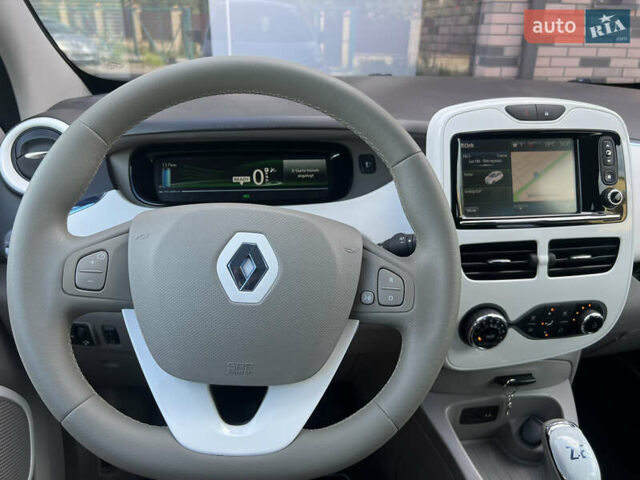 Серый Рено Зое, объемом двигателя 0 л и пробегом 150 тыс. км за 6100 $, фото 46 на Automoto.ua