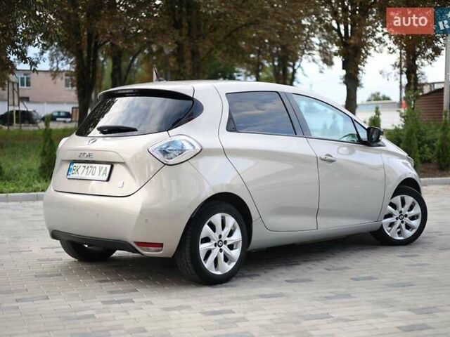Серый Рено Зое, объемом двигателя 0 л и пробегом 191 тыс. км за 6400 $, фото 23 на Automoto.ua