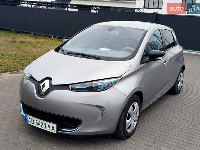 Серый Рено Зое, объемом двигателя 0 л и пробегом 91 тыс. км за 5950 $, фото 5 на Automoto.ua