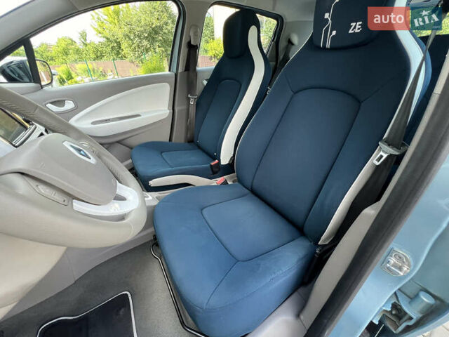 Серый Рено Зое, объемом двигателя 0 л и пробегом 150 тыс. км за 6100 $, фото 41 на Automoto.ua