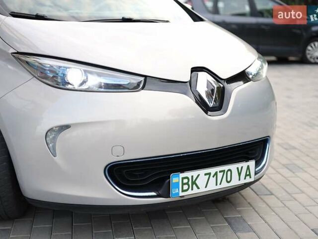 Серый Рено Зое, объемом двигателя 0 л и пробегом 191 тыс. км за 6400 $, фото 11 на Automoto.ua