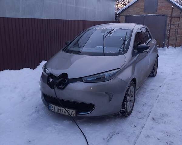 Серый Рено Зое, объемом двигателя 0 л и пробегом 190 тыс. км за 7200 $, фото 4 на Automoto.ua