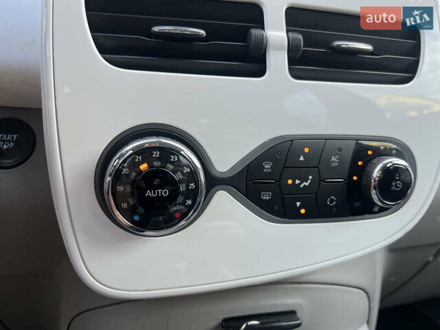 Серый Рено Зое, объемом двигателя 0 л и пробегом 150 тыс. км за 6100 $, фото 51 на Automoto.ua