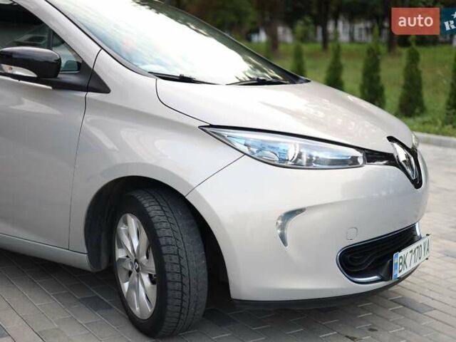 Серый Рено Зое, объемом двигателя 0 л и пробегом 191 тыс. км за 6400 $, фото 12 на Automoto.ua