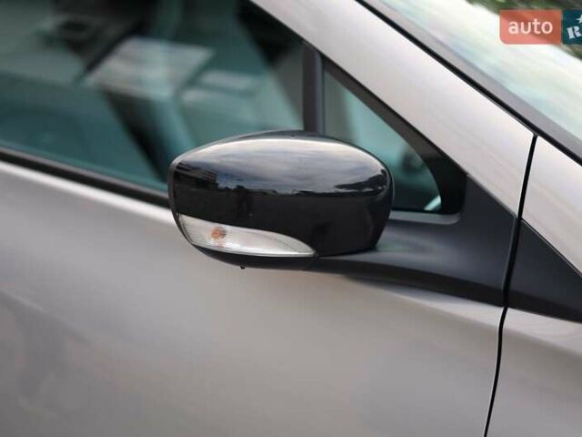 Серый Рено Зое, объемом двигателя 0 л и пробегом 191 тыс. км за 6400 $, фото 7 на Automoto.ua