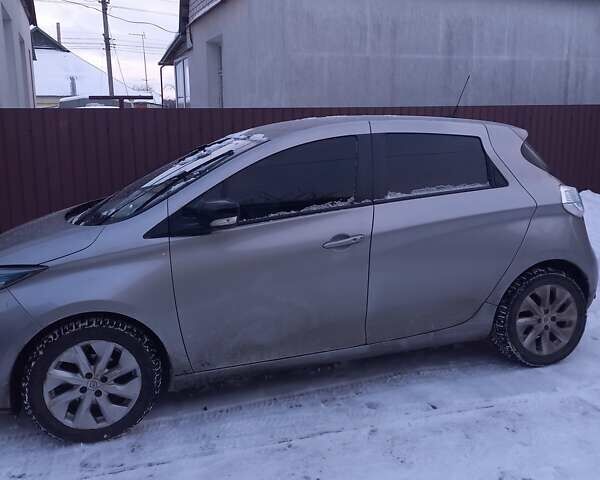Серый Рено Зое, объемом двигателя 0 л и пробегом 190 тыс. км за 7200 $, фото 3 на Automoto.ua