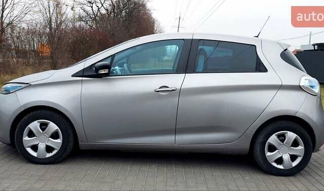 Серый Рено Зое, объемом двигателя 0 л и пробегом 91 тыс. км за 5950 $, фото 4 на Automoto.ua