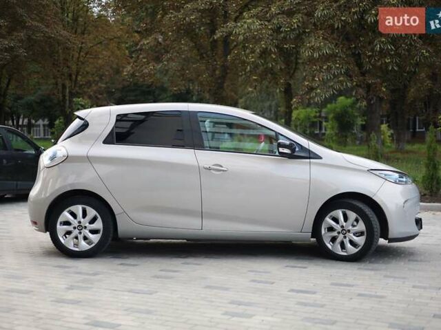 Серый Рено Зое, объемом двигателя 0 л и пробегом 191 тыс. км за 6400 $, фото 26 на Automoto.ua