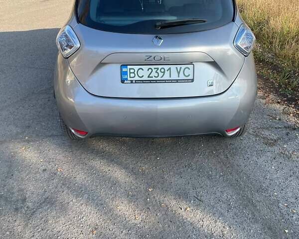 Серый Рено Зое, объемом двигателя 0 л и пробегом 104 тыс. км за 6600 $, фото 6 на Automoto.ua