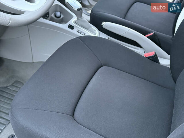 Серый Рено Зое, объемом двигателя 0 л и пробегом 99 тыс. км за 6200 $, фото 36 на Automoto.ua