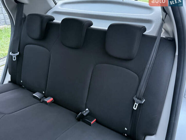 Серый Рено Зое, объемом двигателя 0 л и пробегом 99 тыс. км за 6200 $, фото 40 на Automoto.ua