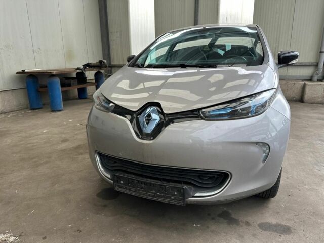 Серый Рено Зое, объемом двигателя 0 л и пробегом 130 тыс. км за 3500 $, фото 4 на Automoto.ua