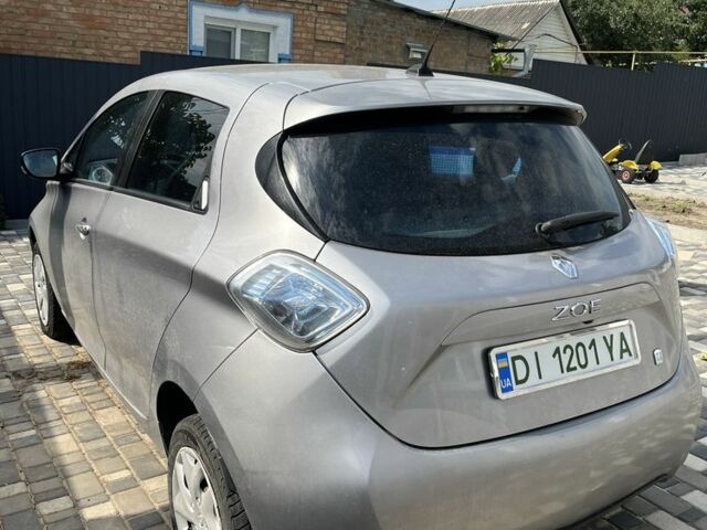 Серый Рено Зое, объемом двигателя 0 л и пробегом 200 тыс. км за 6300 $, фото 2 на Automoto.ua